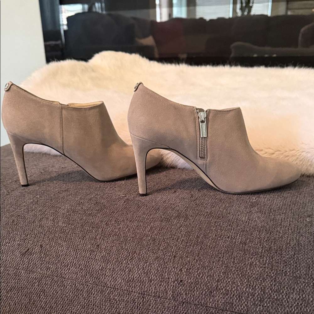 New Michael Kors Women's Suede Ankle Booties